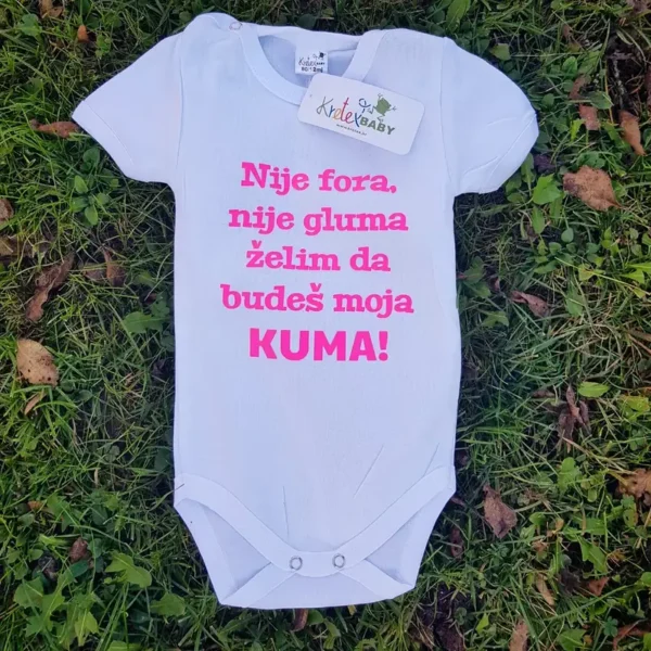Prikaz DTF štampe na bodiću, sa visokom postojanošću boja i mekom površinom.