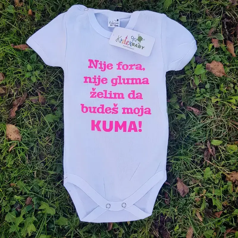 Prikaz DTF štampe na bodiću, sa visokom postojanošću boja i mekom površinom.