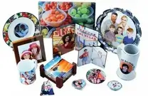 Foto-Kugle sa Snežnim Efektom - Večiti Trenutci u Magičnoj Kugli Sačuvajte svoje najdraže uspomene u čarobnoj foto-kugli sa snežnim efektom! Naša specijalna izrada omogućava postavljanje vaše fotografije unutar elegantne kugle koja, kada se protrese, stvara čaroban efekat padanja snega. Savršeno rešenje za porodične uspomene, venčanja, rođendane ili romantične poklone. Svaka kugla je pažljivo izrađena od kvalitetnog materijala sa jasnom slikom i dugotrajnim efektom snega. Neka se vaši najdraži trenuci pretvore u magičnu priču koja će oduševiti svakoga.